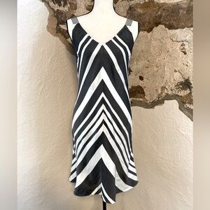 Trina Turk Size M Striped Dark Grey & White V Neck Dress